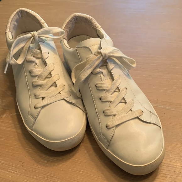 Banana Republic Women’s Leather Sneakers, ver good condition Sz 9.5M light wear - Picture 3 of 9